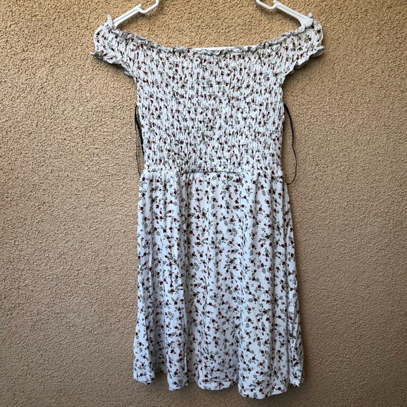 Forever 21 Off Shoulder Dress - Picture 4 of 6